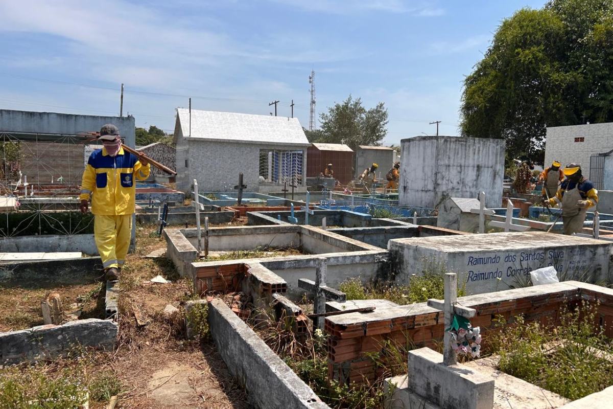 Prefeitura inicia mutirão de limpeza no Cemitério Divino Espírito Santo para o Dia de Finados